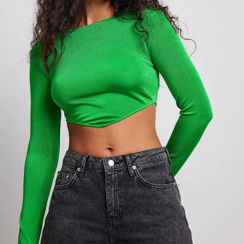 ❌SOLD❌ Shiny Round Neck Long Sleeve Top